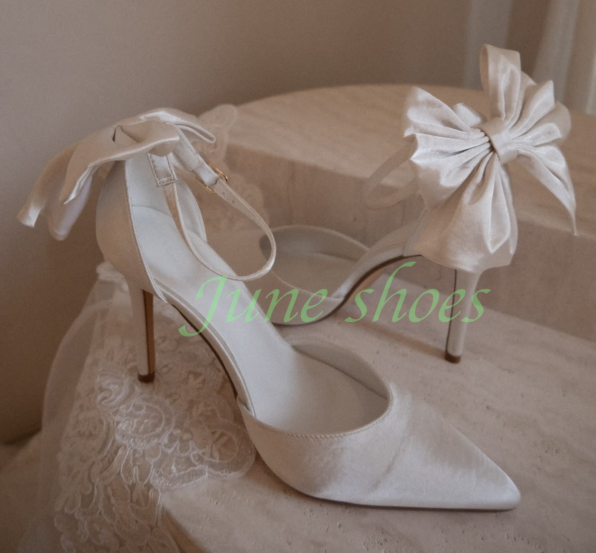Kadın Fildişi Saten Sivri Buru - Satin Bow Tie incelemesi ve fiyatı